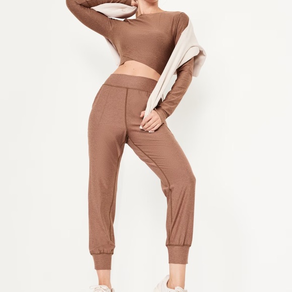 NWT OLD NAVY Extra High-Waisted Cloud+ 7/8 Leggings Color: Warm Taupe - Picture 3 of 7